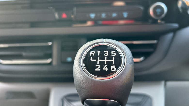 Ford Tourneo Custom 320 L1 Diesel Fwd 2.0 EcoBlue 136ps H1 Titanium 8 seater Auto